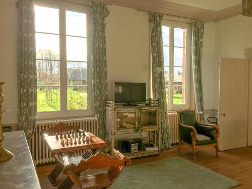 TV a/nebo společenská místnost v ubytování Norman Manor House Near Etretat Cliffs