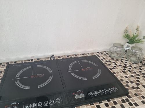 a stove top oven sitting on top of a counter at La casa del mar in Manzanillo