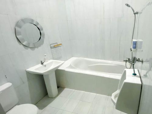 Ένα μπάνιο στο Cerita Pagi Villa