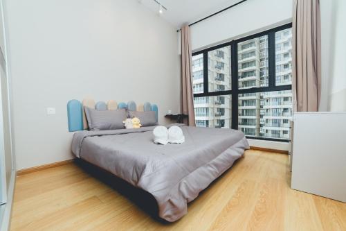 Postel nebo postele na pokoji v ubytování Country Garden Kingsbay Toys Fun 2BR 4Pax Balcony by Our Stay