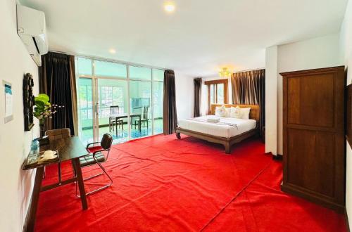 Postel nebo postele na pokoji v ubytování Baan Khlong Mae Kha Hotel