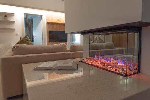 Posezení v ubytování Luxury 2BR Penthouse in Villa with Pool