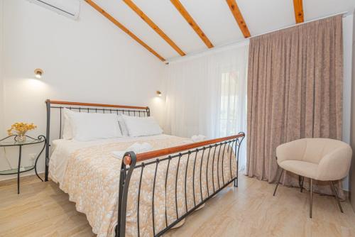 Postel nebo postele na pokoji v ubytování Luxury 2BR Penthouse in Villa with Pool