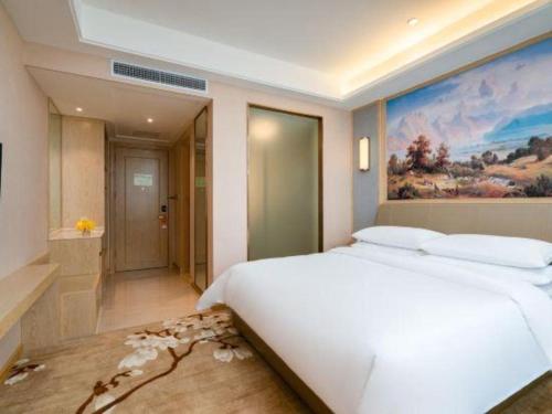 Postel nebo postele na pokoji v ubytování Vienna Hotel Yunnan Qujin High-Speed Railway Station Wuguan 1st Middle School