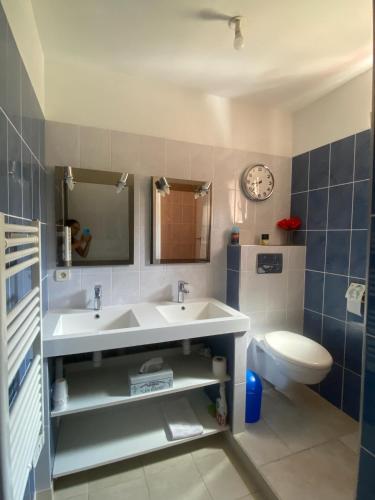 a bathroom with a sink and a toilet at Villa 3ch piscine vue dégagée in Taradeau