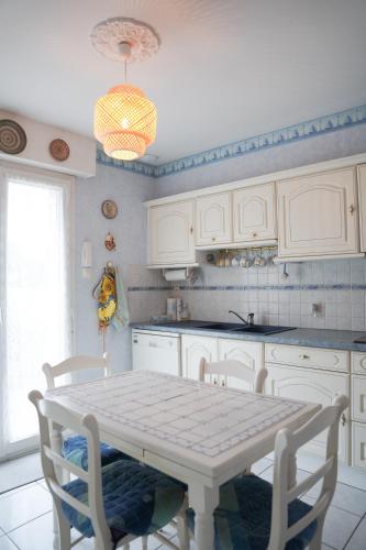 Η κουζίνα ή μικρή κουζίνα στο Escapade à Riantec à 900m des plages