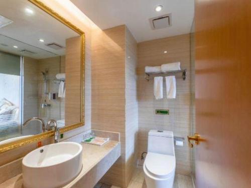 Salle de bains dans l'établissement Vienna Hotel Jiangxi Shangrao Yiyang Railway Station Fangzhimin Avenue