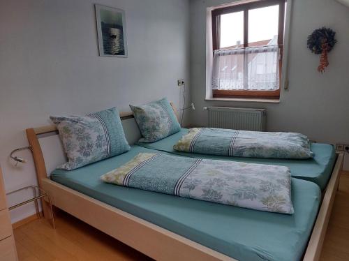a bed with two pillows on it in a room at Ferienwohnung Maria Bauer in Kelheim