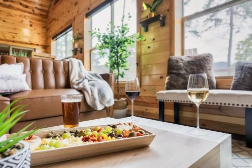 Smokies Sanctuary - Smoky Mtn A-Frame Hot Tub Mountain Views Firepit photo 8