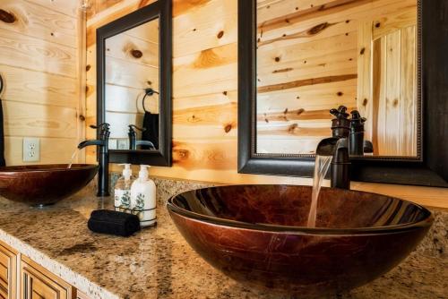 Smokies Sanctuary - Smoky Mtn A-Frame Hot Tub Mountain Views Firepit photo 16