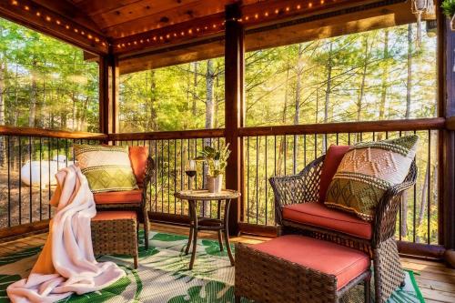 Smokies Sanctuary - Smoky Mtn A-Frame Hot Tub Mountain Views Firepit photo 30