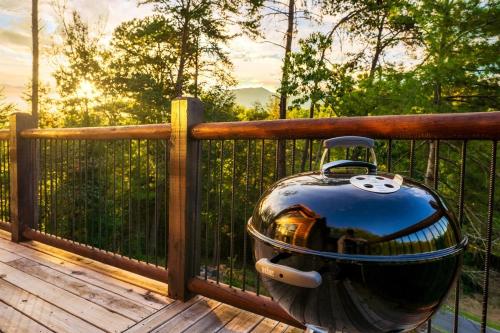 Smokies Sanctuary - Smoky Mtn A-Frame Hot Tub Mountain Views Firepit photo 32
