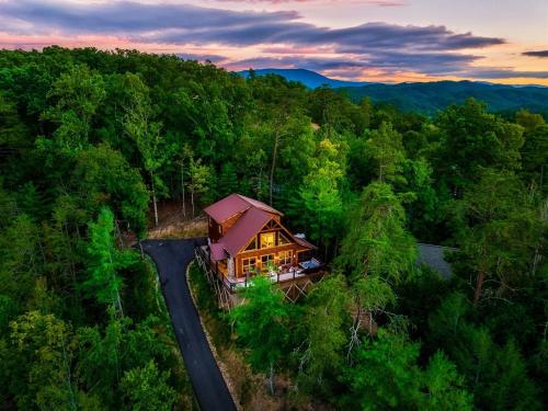 Smokies Sanctuary - Smoky Mtn A-Frame Hot Tub Mountain Views Firepit photo 37