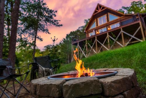 Smokies Sanctuary - Smoky Mtn A-Frame Hot Tub Mountain Views Firepit photo 46
