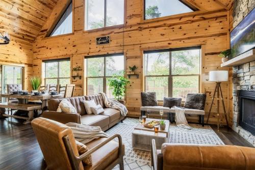 Smokies Sanctuary - Smoky Mtn A-Frame Hot Tub Mountain Views Firepit photo 54