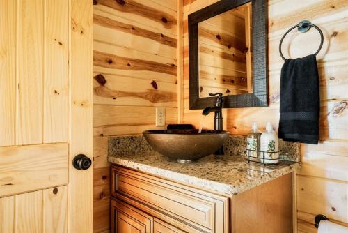 Smokies Sanctuary - Smoky Mtn A-Frame Hot Tub Mountain Views Firepit photo 56