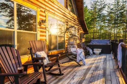 Smokies Sanctuary - Smoky Mtn A-Frame Hot Tub Mountain Views Firepit photo 60
