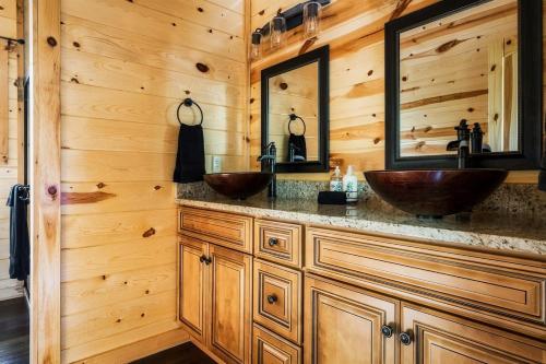 Smokies Sanctuary - Smoky Mtn A-Frame Hot Tub Mountain Views Firepit photo 71