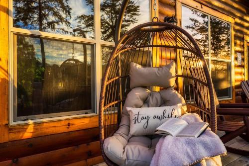 Smokies Sanctuary - Smoky Mtn A-Frame Hot Tub Mountain Views Firepit photo 72
