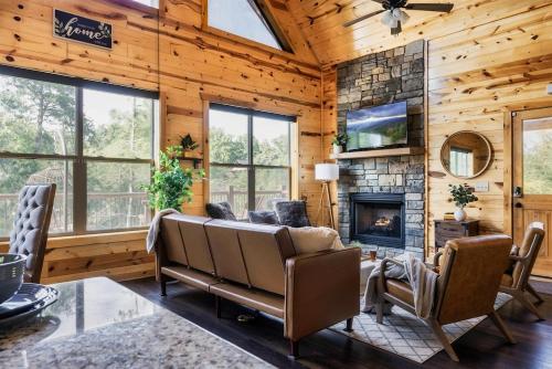 Smokies Sanctuary - Smoky Mtn A-Frame Hot Tub Mountain Views Firepit photo 78