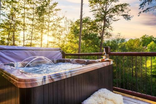 Smokies Sanctuary - Smoky Mtn A-Frame Hot Tub Mountain Views Firepit photo 81