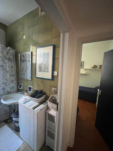 a small bathroom with a sink and a sink at La casa di Giò in Varazze