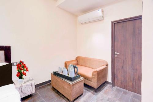 Гостиная зона в Hotel O Sector 108 Noida