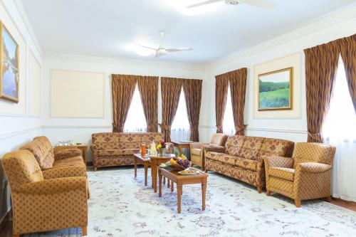 a living room with two couches and a table at Al Shatti Villas in Salalah