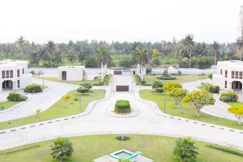 a view of the gardens of the rashtrapati bhavan compound at Al Shatti Villas in Salalah