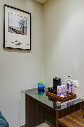 Imagen de la galería de HOTEL OAK PLAZA - In-House Restaurant and Parking Near Connaught Place, en Nueva Delhi