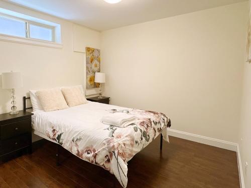 バンクーバーにあるBright 1-Bedroom Garden Suite, Sleeps 4, Near Downtown & YVRのギャラリーの写真