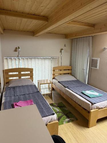 Llit o llits en una habitació de Guesthouse Rest
