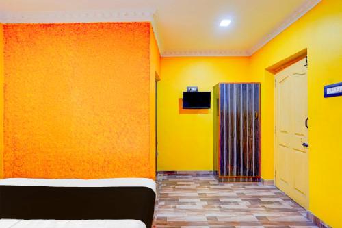 Μια τηλεόραση ή/και κέντρο ψυχαγωγίας στο Hotel O Karnampet Gate