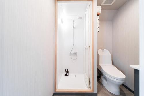 a bathroom with a shower and a toilet at Sunshine Inn 456 - Economic APT in Tokyo Tranquil Block, with Direct Access to Ginza & Akihabara in Tokyo
