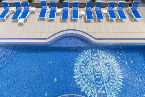 Bazén v ubytování MARION SPA Hotel & Spa - RENOVATION - Rooms, SPA area, Swimming pool, Reception, Restaurant, Lounge Bar, Hookah bar, Children's room, Parking, SPA and Breakfast included in the price nebo v jeho okolí