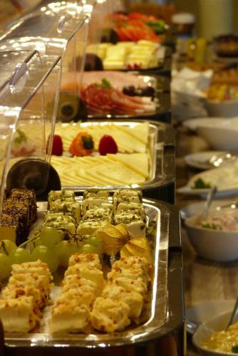 ホテルの敷地内または近くでの食事または食べ物