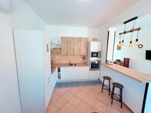 a kitchen with a counter and two bar stools at Casa Joe in San Vito lo Capo