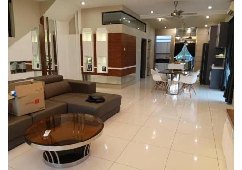 Χώρος καθιστικού στο Ipoh Guesthouse by IWH Suites