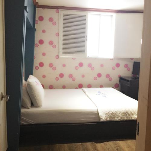 Katil atau katil-katil dalam bilik di K Motel