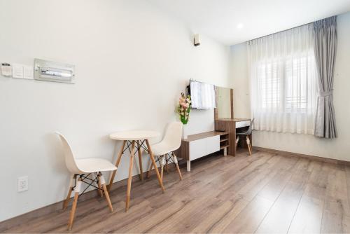 a room with a table and chairs and a desk at Jade house Nguyễn Thị Minh Khai in Ho Chi Minh City