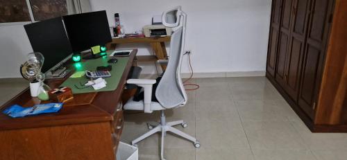 an office with a desk with a chair and a computer at Casa Perez CCC in Juan Dolio