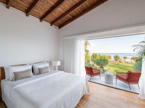 Ένα ή περισσότερα κρεβάτια σε δωμάτιο στο Grecotel LUXME Dama Dama
