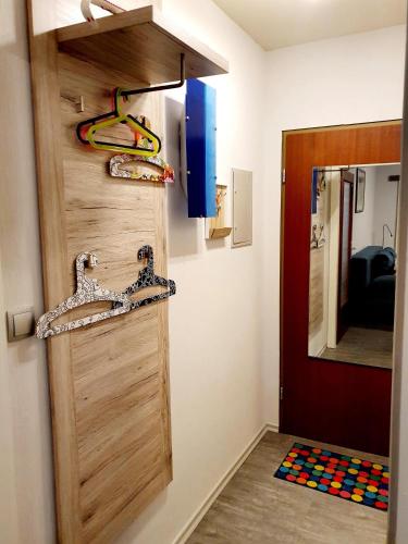 a bathroom with a wooden door and a mirror at Ferienwohnung Kajüte C 17 in Burhave