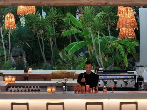 Επισκέπτες που μένουν στο Grecotel LUXME Dama Dama