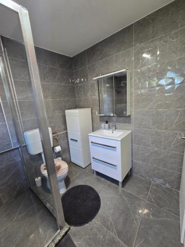 Koupelna v ubytování Apartmani Horvat