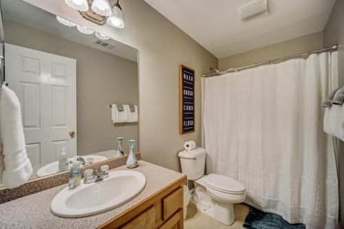 Bilik mandi di Hibernation Station - Community Amenities Wooded Views