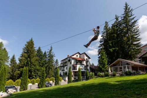 Сад в Eden Grand Resort