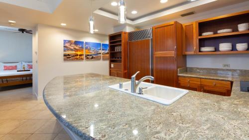 Φωτογραφία από το άλμπουμ του OCEAN POINT Elegant 2BR Mauna Lani Point Home with Golf View σε Waikoloa