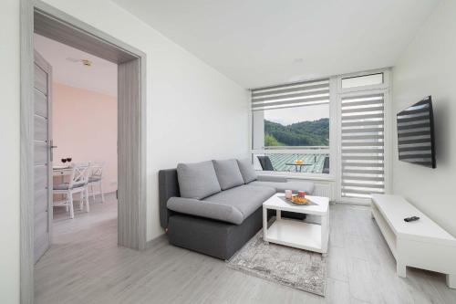 Wczasowa Apartment with Balcony Mountain View & Parking in Ustroń by Noclegi Renters