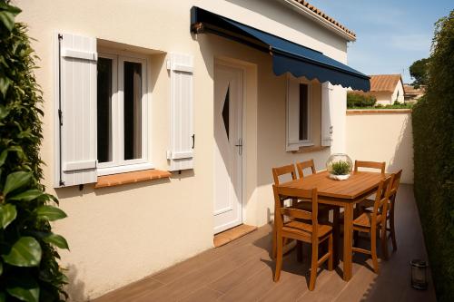 T2- 20m2 Rêve d'Azur- Plage de la Nartelle - Arrivée 17h-20h maximum - séjour au calme - Caution 100E